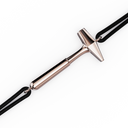 Bracelet Cordon Marteaux Solo F MM Tout Or, or rose, cordon noir, le marteau, de trois-quarts